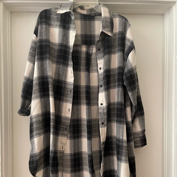 Long Shacket, Buffalo plaid, size small - Picture 3 of 3